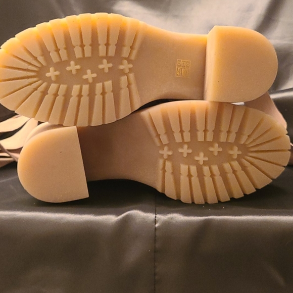 ❤️ NWT/BOX Free People shoes & gift - Picture 9 of 13